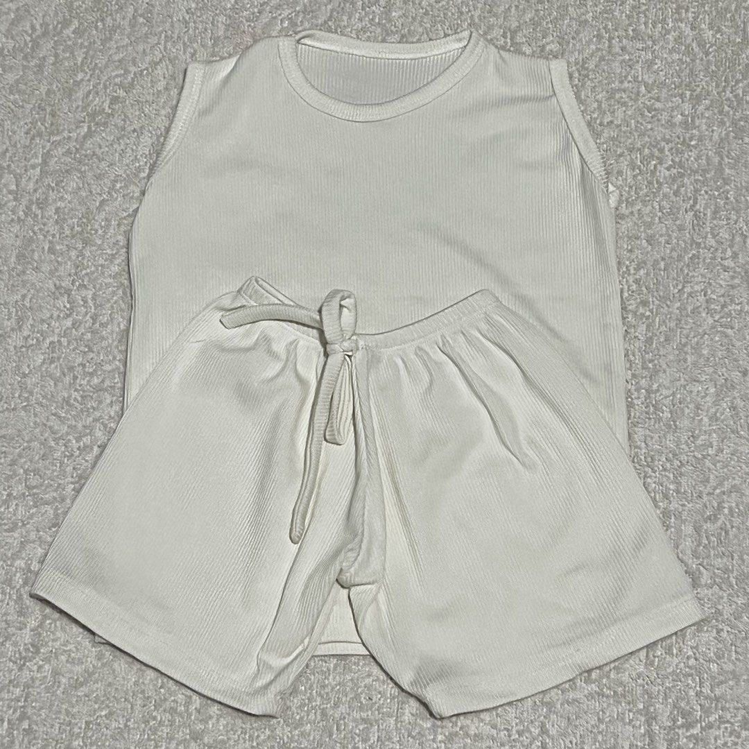 3pcs Sando Terno (Category: Babies & Kids Fashion) located in Pasig City. Submitted by ela_zen15 (Listing ID 1464398057, Image 3). Description: 3 pcs Sando Terno Gray, White, Mustard Take all for only 250 Can do lalamove sagot nyo po sf.
