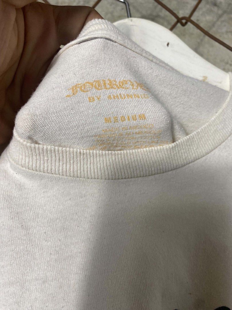 4Hunnid Graphic T-Shirt Medium (Category: Tshirts & Polo Shirts ) located in Mendez-Nunez. Submitted by leighthrift (Listing ID 1464529271, Image 3). Description: 4HUNNED TEE Size medium Width 21.5 Length 28.5 - Brand: 4Hunnid - Color: White - Size: Medium - Design: Large graphic print on back (logo, masks, pin-up girl, motorcycle) - Front: Plain white - Style: Streetwear .