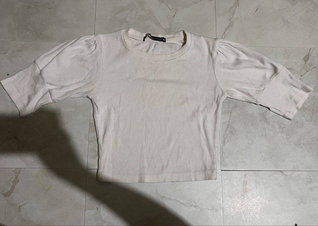 5 PIECES WHITE TOPS BUNDLE (Category: Shirts) located in Valenzuela. Submitted by saebiii01 (Listing ID 1464462592, Image 3). Description: 5 PIECES BUNDLE PF WHITE TOPS see attached photos for the tops included.