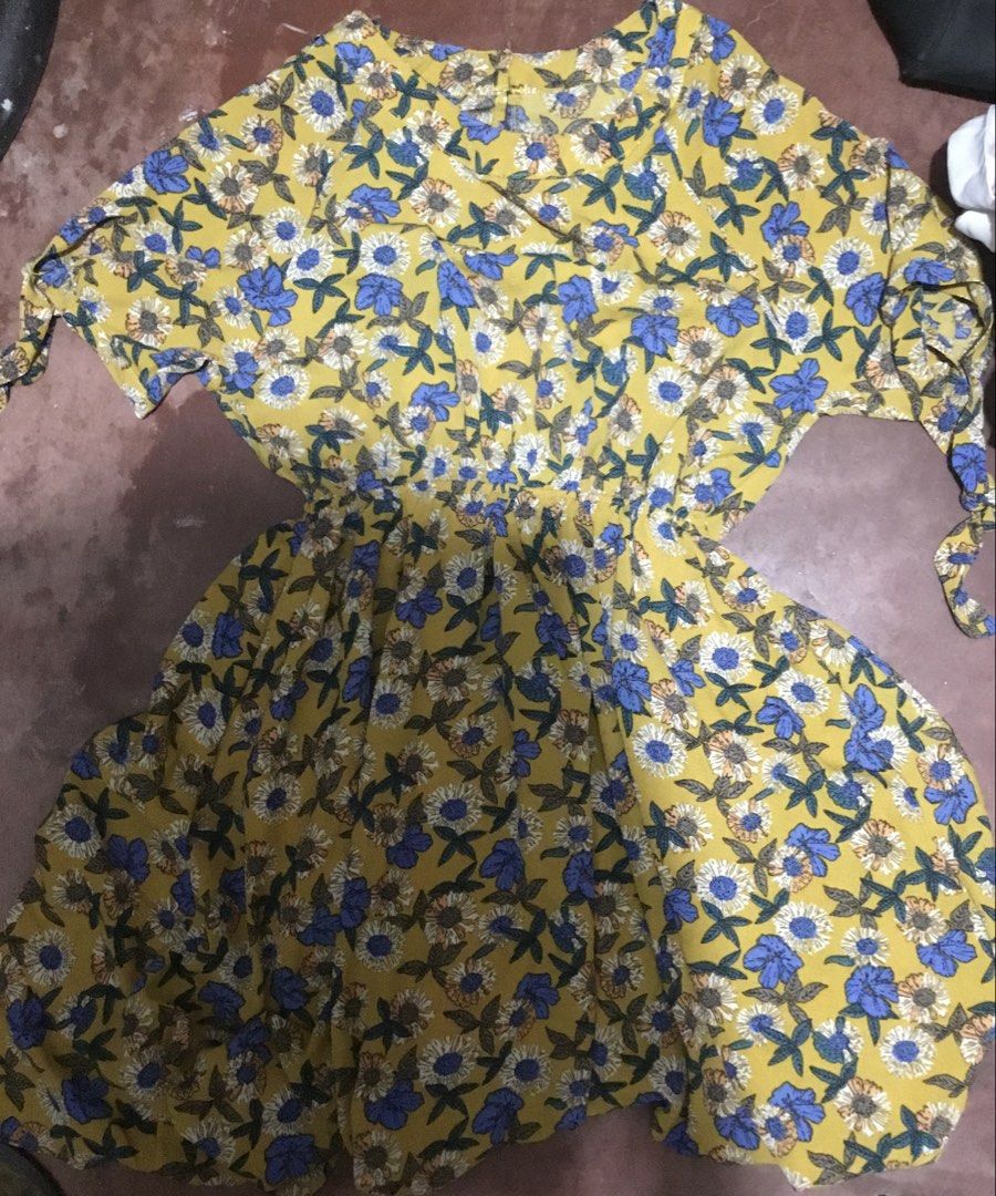 8 Mix Dress/Romper (Category: Dresses) located in Manila. Submitted by declutter.je (Listing ID 1464493809, Image 3). Description: Selling all 8 dress for ₱400, can give for ₱350. In need magtanggal ng damit. Good for XS/S.