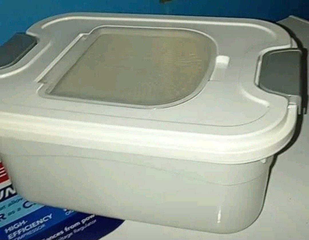 8L Durable Plastic Rice Storage (Category: Food Organization & Storage) located in Manila. Submitted by jossie_864 (Listing ID 1464536152, Image 3). Description: 8L Durable Rice Storage.