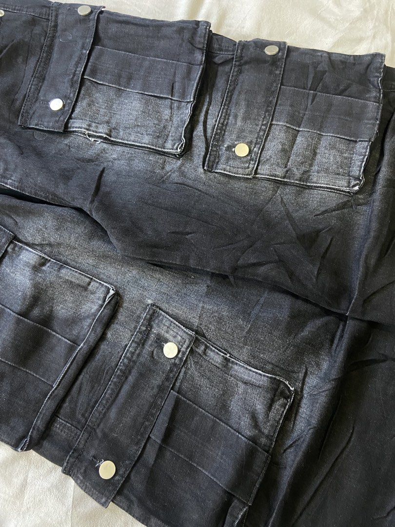 8POCKET BLACK WASHED CARGO PANTS (Category: Jeans) located in Bacolod City. Submitted by clerkhexx (Listing ID 1464541117, Image 3). Description: ACID BLACK CARGO BAGGY PANTS Brand: Dear. Van Measurements: Waist: 32-33 Lenght: 45 Thigh: 14.5 Leg Hole: 13 Mine: 800 Condition of this item 10 - color rate 10- no issue Check every photos for conditions of the item Please note that some comments may not be visible, so we recommend sending us to DM to 