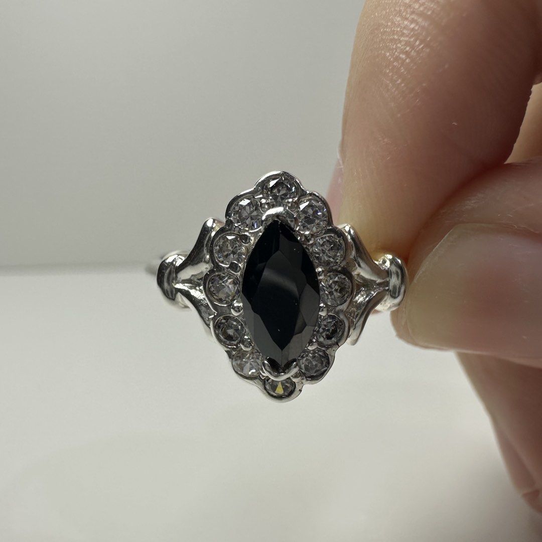 925 silver ring with black gemstone 2.1g (Category: Rings) located in Pakil. Submitted by primrosehearts (Listing ID 1464525030, Image 3). Description: authentic 925 italy silver with stamping hypoallergenic STONE UNTESTED size: 7 grams: 2.1g.