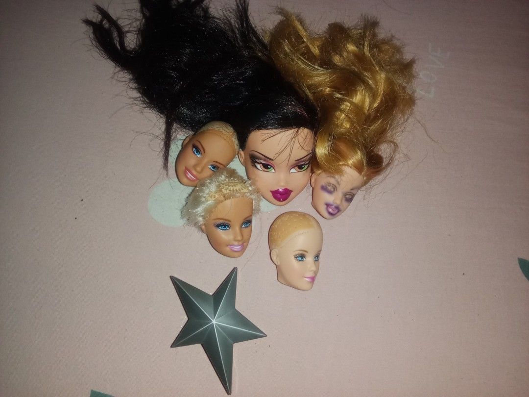 ୨୧ ¡!FLAWED!¡ Barbie & Bratz bundle! (Category: Designer & Blind Box Toys) located in Caoayan. Submitted by miss.sophisticated (Listing ID 1464459522, Image 2). Description: wysiwyg -- these are the only remaining dolls I have (that I know of. but if I do find one I will include it as a freebie.) ; I no longer collect dolls na + I'll use the money to buy myself a new phone for an upgrade. 8 BUNDLES OF GIRLIES [good for; repainting, rerooting, and