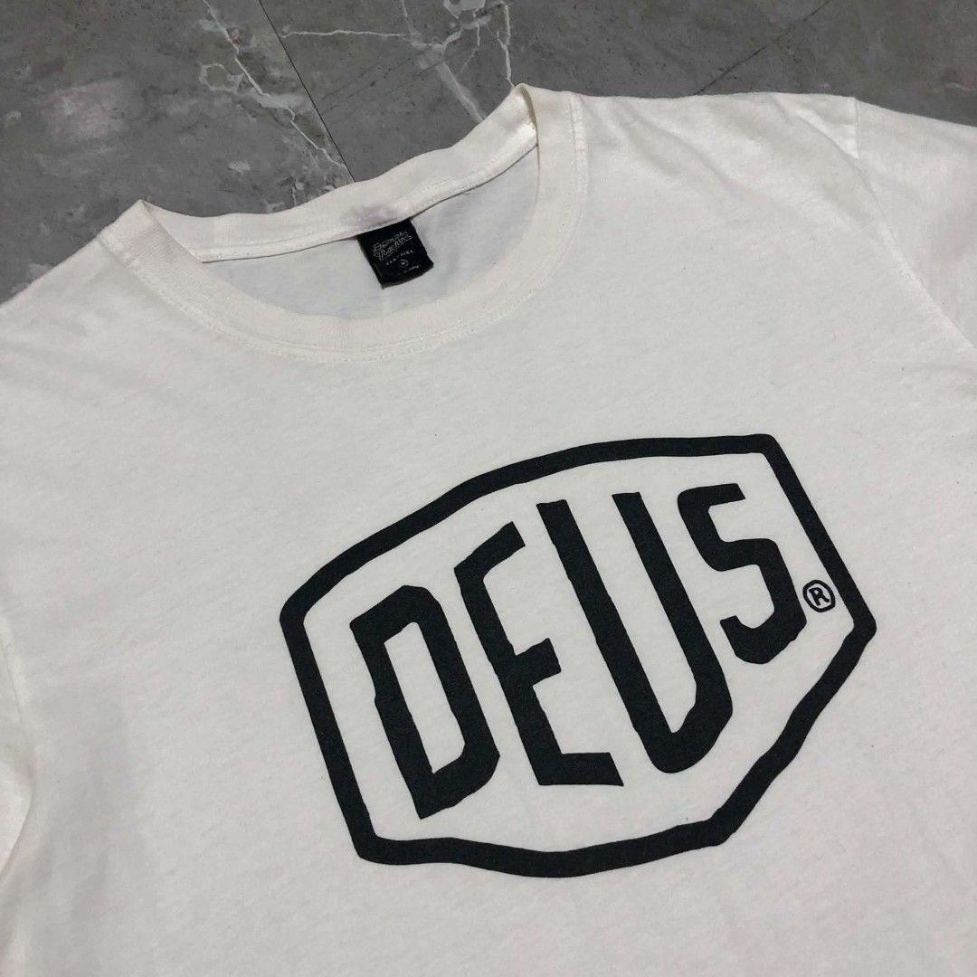 🔱 DEUS 🔱 (Category: Activewear) located in Cebu City. Submitted by cj_thrift (Listing ID 1464390597, Image 2). Description: 🔱 DEUS 🔱 -Size: M -Length: 28 -Width: 20.5 -Color rate: 10/10 -Excellent condition PRICE: 🔖 680 Only! ♻️UNLI VIDEOCALL WITH ITEM/ UNLI VOUCH IF LEGIT SELLER♻️ ✈️CAN SHIPPED NATIONWIDE 🚚JNT OR LBC COURIER 📍MINGLANILLA, CEBU ‼️SOBRANG SOLID PA NETO MGA BOSS‼️.