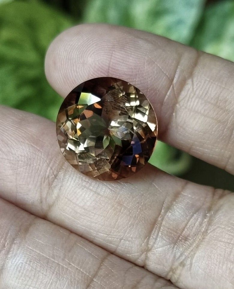 💯 Natural IMPERIAL TOPAZ loose (Category: Precious Stones) located in Kawit. Submitted by authentic_gemstones_byalton (Listing ID 1464565870, Image 1). Description: AVAILABLE❗ 💯 NATURAL IMPERIAL TOPAZ LOOSE -14.8 carats -15.0x15.0 (dimension) -Internally flawless (clarity) -Round faceted cut -8.0 (hardness) -Brazil (Origin) -100% brand new item #imperialtopaz #topaz #internalflawlessclarity #gemstonejewelry #AuthenticGemstonesbyALTON.