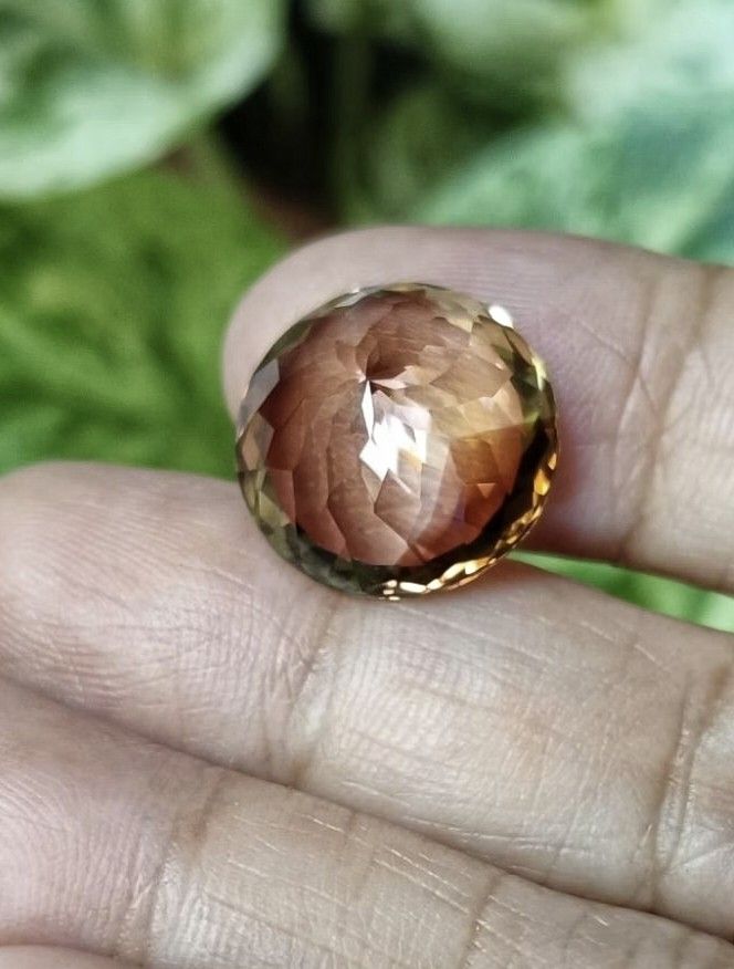 💯 Natural IMPERIAL TOPAZ loose (Category: Precious Stones) located in Kawit. Submitted by authentic_gemstones_byalton (Listing ID 1464565870, Image 2). Description: AVAILABLE❗ 💯 NATURAL IMPERIAL TOPAZ LOOSE -14.8 carats -15.0x15.0 (dimension) -Internally flawless (clarity) -Round faceted cut -8.0 (hardness) -Brazil (Origin) -100% brand new item #imperialtopaz #topaz #internalflawlessclarity #gemstonejewelry #AuthenticGemstonesbyALTON.