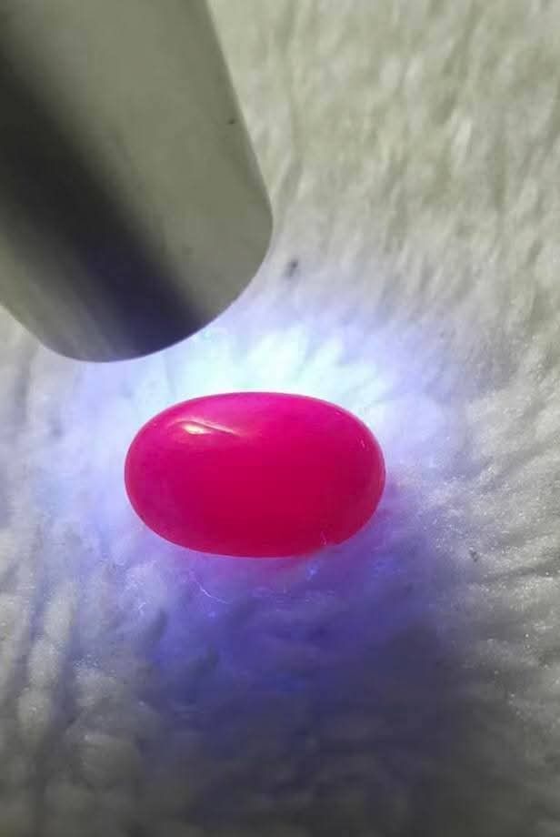 💯 Natural RUBY loose (Category: Precious Stones) located in Kawit. Submitted by authentic_gemstones_byalton (Listing ID 1464566914, Image 2). Description: AVAILABLE❗ 💯 NATURAL RUBY LOOSE -12.0 carats -17.8x11.6x4.9 (dimension) -Transparent/SI (clarity) -Oval cabochon cut -Fluorescence positive -9.0 (hardness) -Heated only -Mozambique, Africa (Origin) -100% brand new item #rubygemstone #gemstones #AuthenticGemstonesbyALTON.