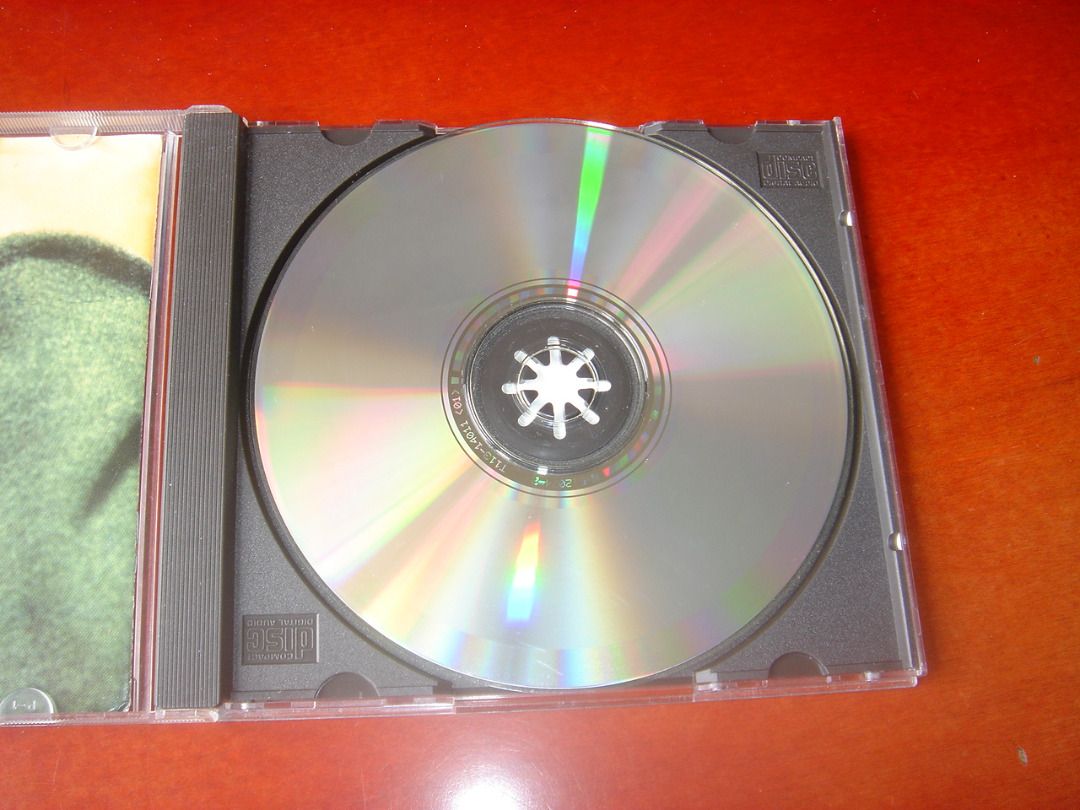 黃凱芹 stay with me (T113-01 版) CD 93%NEW 今夜可否留低,雨中的戀人們,請您記住我,至愛難尋,蝶戀花,求雨,離問便離開,舊朋友 （分類：音樂與媒體 - CD 及 DVD）位於 Hong Kong。 由 karen777kwan 提交（商品編號 1464415089，圖片 3）。簡介： 圖中所見就是拍賣品全部，1992年寶麗金出品，93%NEW，冇 IFPI，碟有數條淺花，已全隻聽過，播放絕對正常，完美主義者，介意勿投 不議價，$50以上可選擇面交或郵寄，$50以下只接受郵寄。 面交：只在藍田站，時間每日15:00-19:00，買家可以不出閘。如欲面交必須留電話聯絡。 注意 : 貨品可能在其他賣場同時出售，不會保留貨品，先入數者先得，不議價 (匯豐銀行入數，No Payme)。