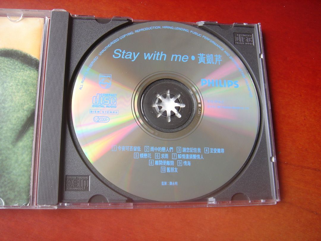 黃凱芹 stay with me (T113-01 版) CD 93%NEW 今夜可否留低,雨中的戀人們,請您記住我,至愛難尋,蝶戀花,求雨,離問便離開,舊朋友 （分類：音樂與媒體 - CD 及 DVD）位於 Hong Kong。 由 karen777kwan 提交（商品編號 1464415089，圖片 2）。簡介： 圖中所見就是拍賣品全部，1992年寶麗金出品，93%NEW，冇 IFPI，碟有數條淺花，已全隻聽過，播放絕對正常，完美主義者，介意勿投 不議價，$50以上可選擇面交或郵寄，$50以下只接受郵寄。 面交：只在藍田站，時間每日15:00-19:00，買家可以不出閘。如欲面交必須留電話聯絡。 注意 : 貨品可能在其他賣場同時出售，不會保留貨品，先入數者先得，不議價 (匯豐銀行入數，No Payme)。