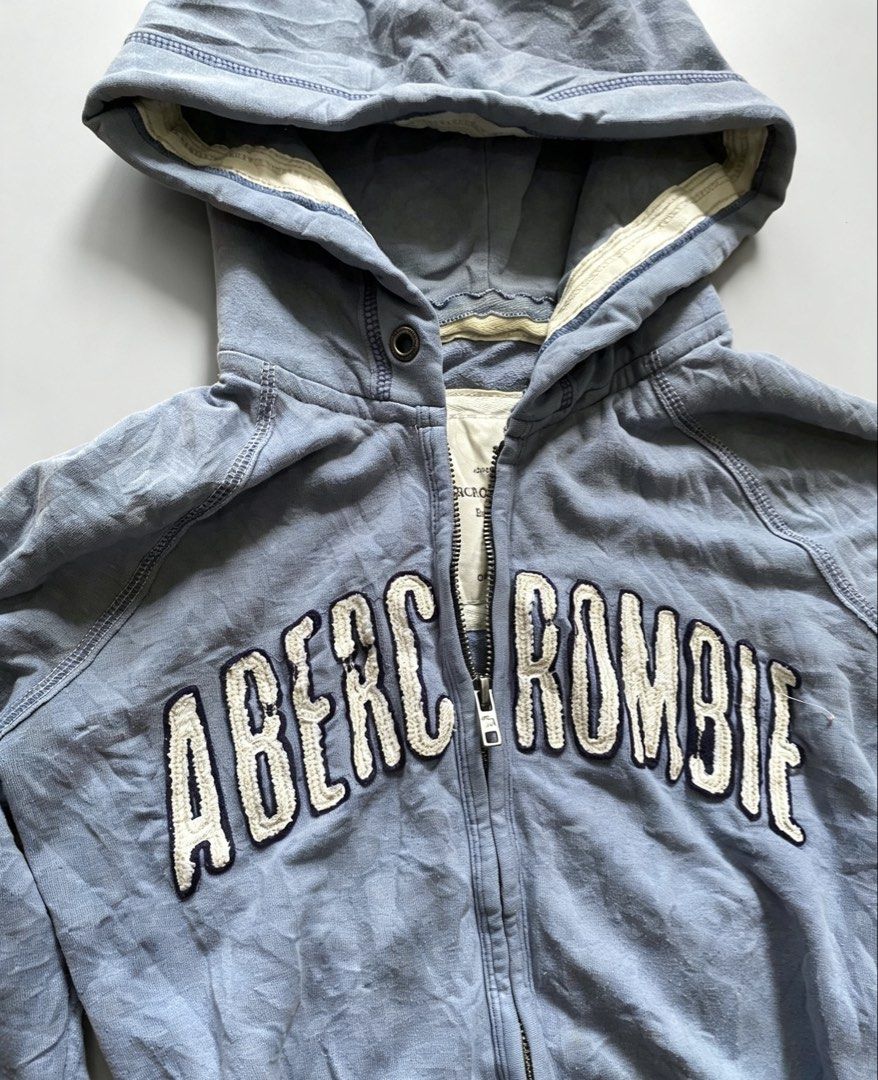 Abercrombie & Fitch zip up (Category: Coats, Jackets and Outerwear) located in Bato. Submitted by itsmethriftlist (Listing ID 1464486194, Image 2). Description: Size small.