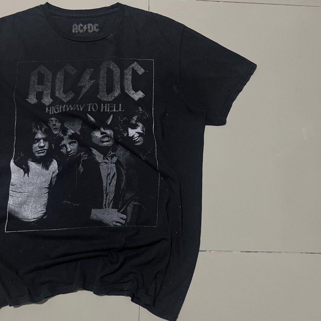 AC DC HIGHWAY TO HELL GRAPHIC TEE (Category: Tshirts & Polo Shirts ) located in Manila. Submitted by balanse (Listing ID 1464505857, Image 2). Description: SIZE: L ON TAG DIMES: 24W X 30L EXCELLENT CONDITION. 9.8 COLOR RATE GOODFADE ISSUE: NONE VISIBLE PHOLE AND DOT DISCO.