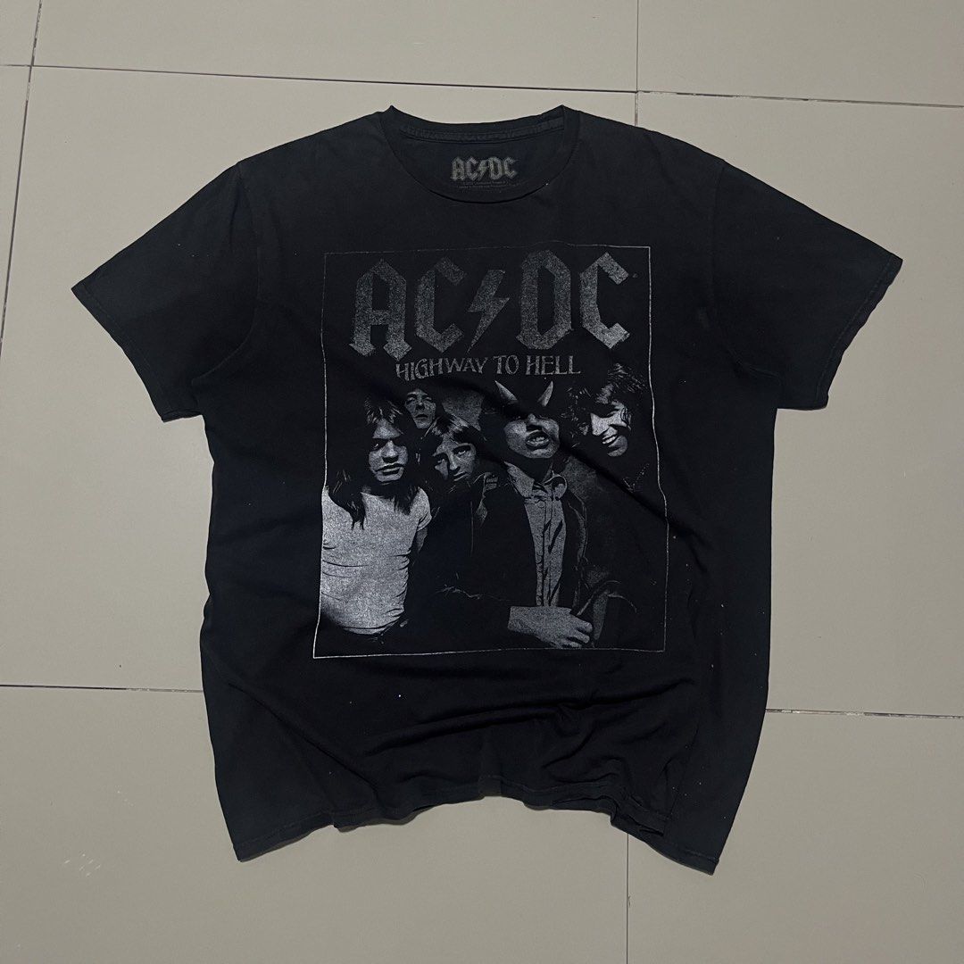 AC DC HIGHWAY TO HELL GRAPHIC TEE (Category: Tshirts & Polo Shirts ) located in Manila. Submitted by balanse (Listing ID 1464505857, Image 1). Description: SIZE: L ON TAG DIMES: 24W X 30L EXCELLENT CONDITION. 9.8 COLOR RATE GOODFADE ISSUE: NONE VISIBLE PHOLE AND DOT DISCO.