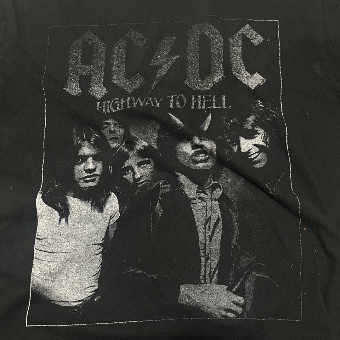 AC DC HIGHWAY TO HELL GRAPHIC TEE (Category: Tshirts & Polo Shirts ) located in Manila. Submitted by balanse (Listing ID 1464505857, Image 3). Description: SIZE: L ON TAG DIMES: 24W X 30L EXCELLENT CONDITION. 9.8 COLOR RATE GOODFADE ISSUE: NONE VISIBLE PHOLE AND DOT DISCO.