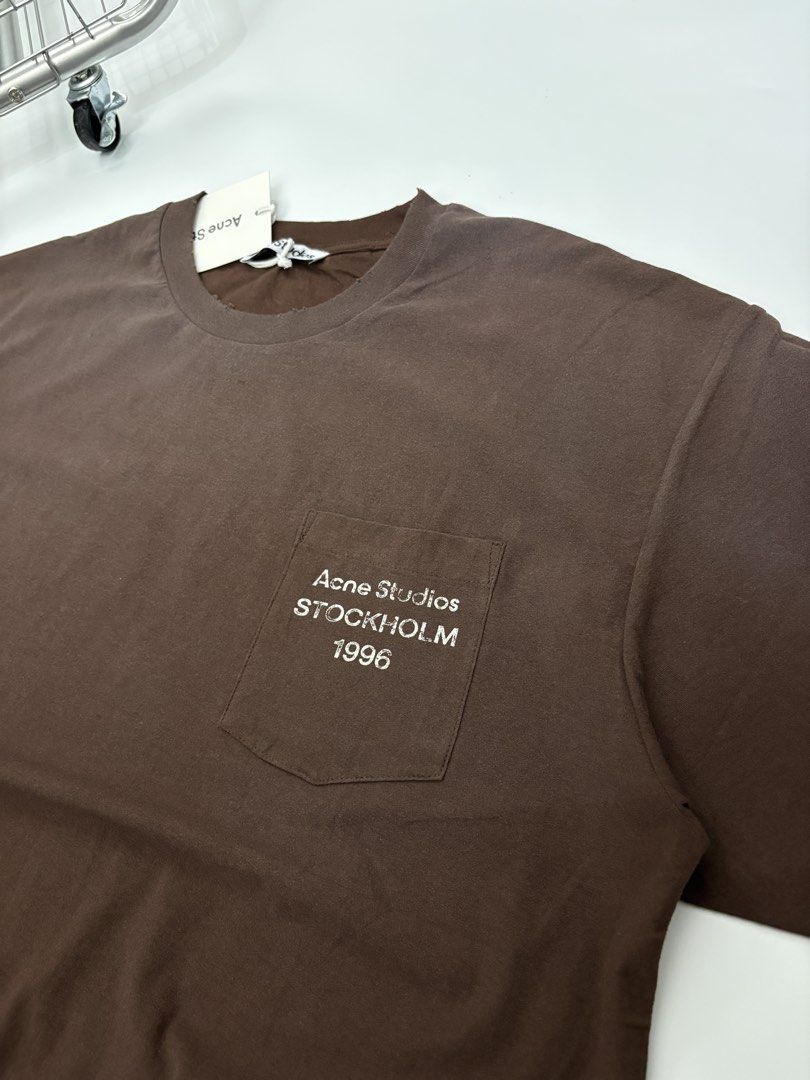 ACNE STUDIO POCKET TEE (Category: Tshirts & Polo Shirts ) located in Quezon City. Submitted by one2onemnl (Listing ID 1464449315, Image 3). Description: Complete tags With hangtags No issue Size: Large (23-24 x 30) Dm to purchase 📩.
