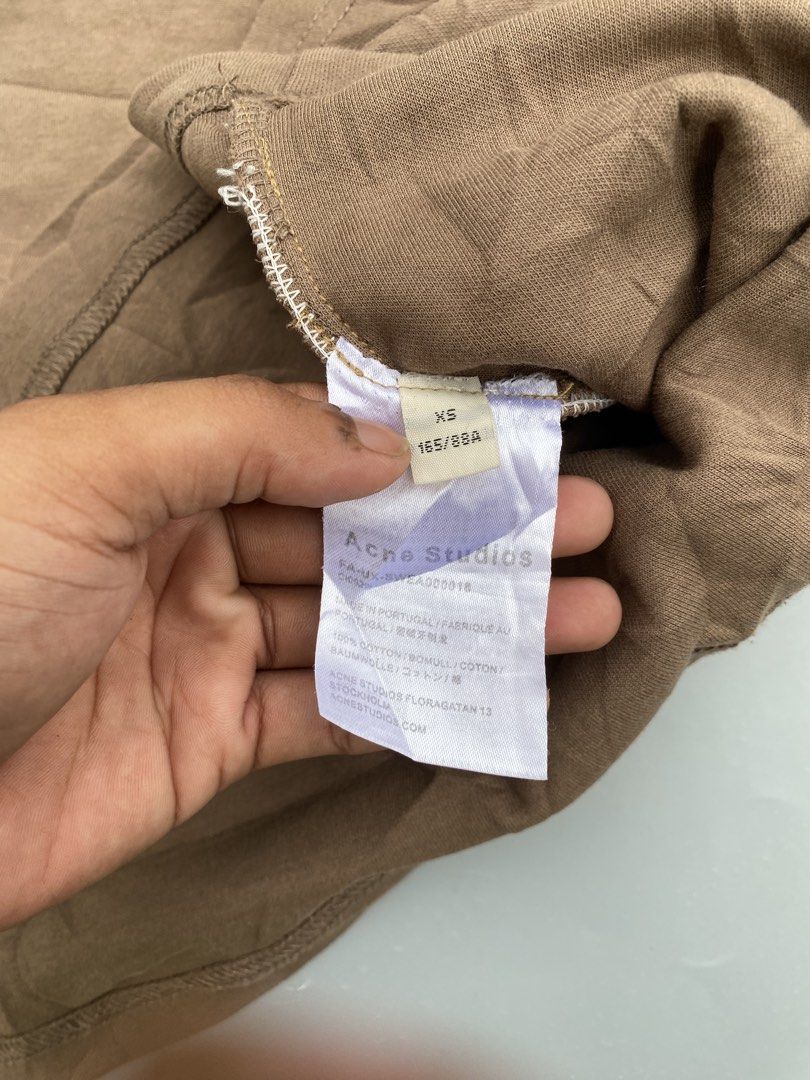 ACNE STUDIOS script boxy tee (Category: Activewear) located in Lipa City. Submitted by local-drip-source (Listing ID 1464380277, Image 3). Description: .