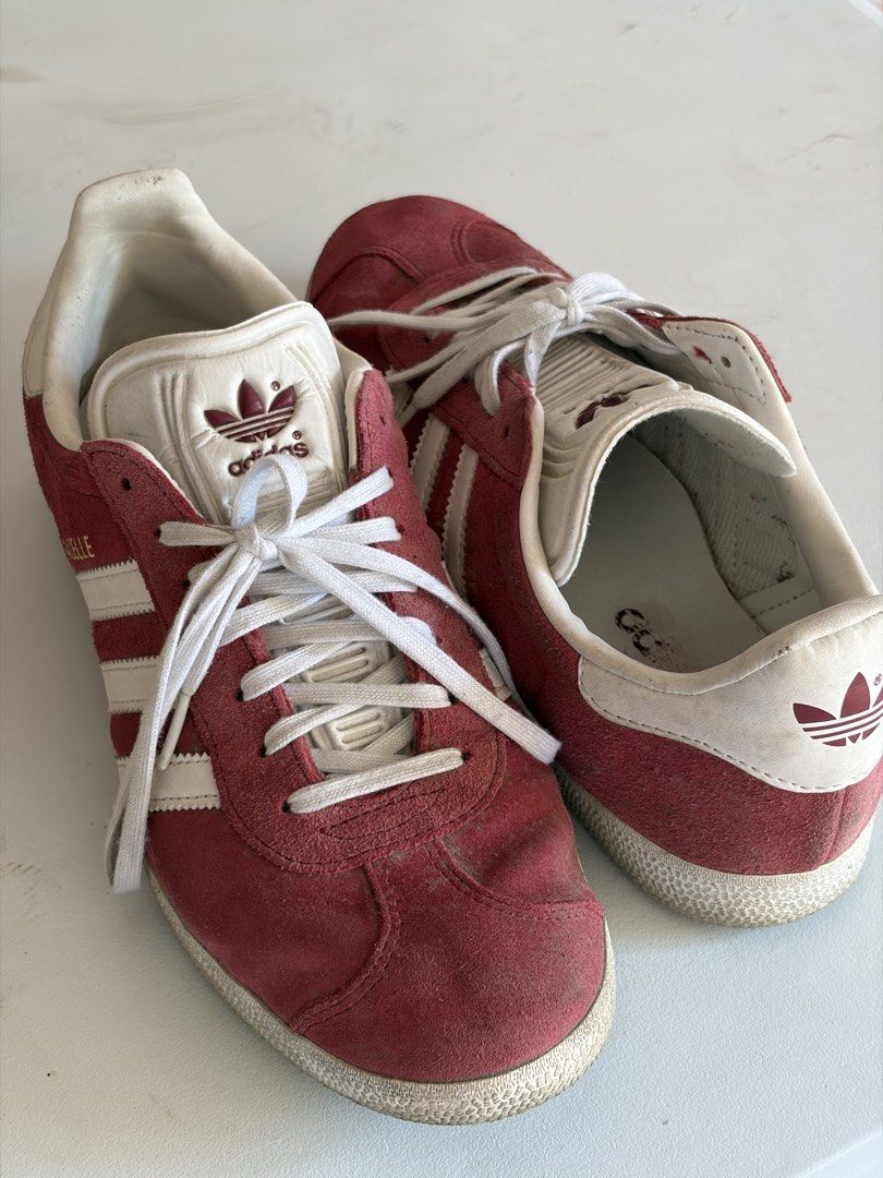 ADIDAS Gazelle Red (Category: Sneakers) located in Manila. Submitted by getemallout (Listing ID 1464408911, Image 3). Description: ❤️‍🔥 Pre-loved item ADIDAS Gazelle Red (See last pic for size and QR code for verification) 🔍 condition: 8/10 ❗️only needs cleaning 🚚 shipping fee shouldered by buyer Free SF around Malolos, Bulacan ❗️.