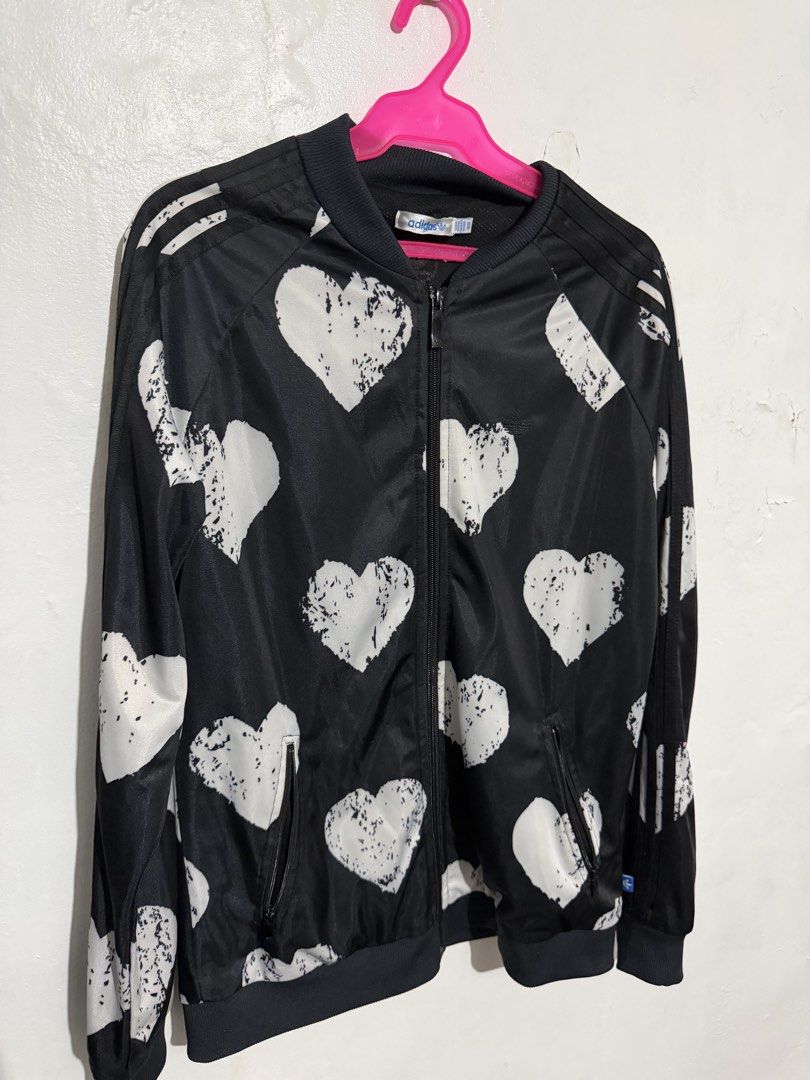 Adidas Jacket (Category: Coats, Jackets and Outerwear) located in Quezon City. Submitted by yoooitschris (Listing ID 1464456596, Image 1). Description: Adidas Jacket No issue Size M i think this fits.