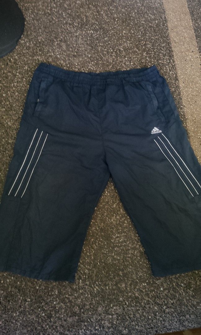 adidas long shorts (Category: Shorts) located in Oas. Submitted by yortzzz (Listing ID 1464526362, Image 1). Description: may issue nasa pic pero good condition pa rin kasi sa print lang.