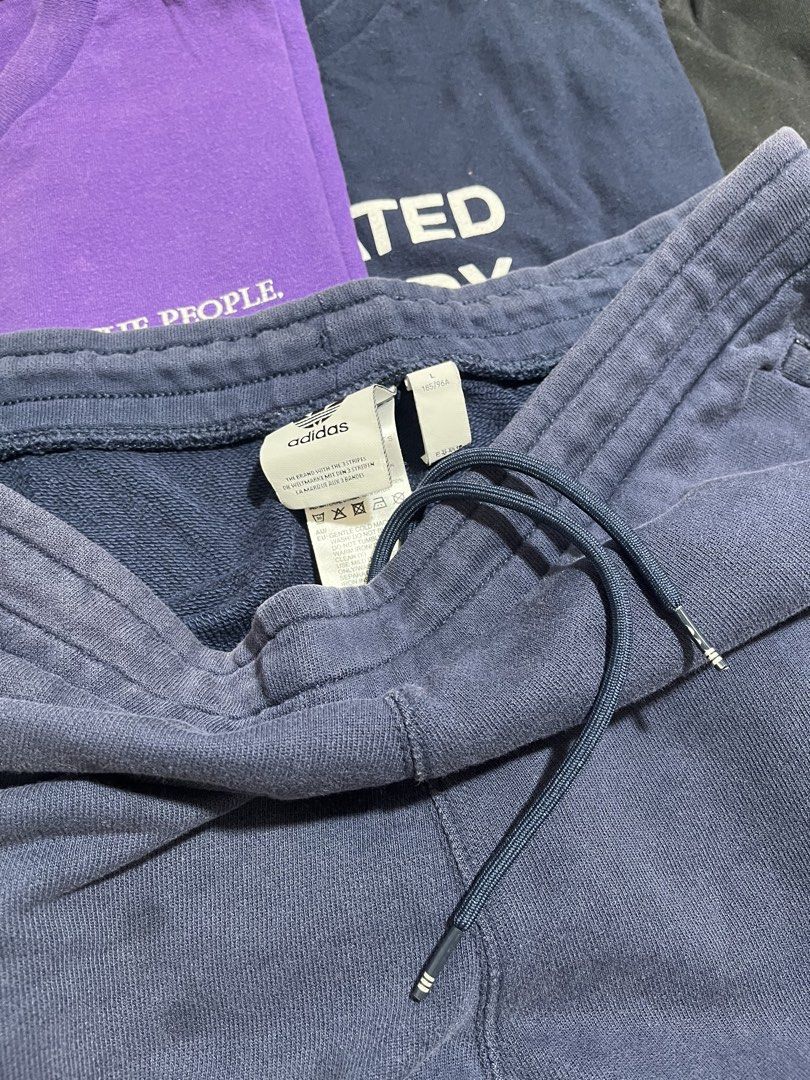 Adidas Navy Blue Outline Shorts Size L (Category: Shorts) located in Baao. Submitted by plainclothesdept (Listing ID 1464530408, Image 3). Description: Adidas Logo Sweatshorts waist - 34-36 in. length - 18 in. hem - 12 in. stains - Navy blue Adidas shorts - Size L - Classic three stripes on the leg - Drawstring waist for a comfortable fit - Made from 100% cotton - Ideal for lounging or casual wear.