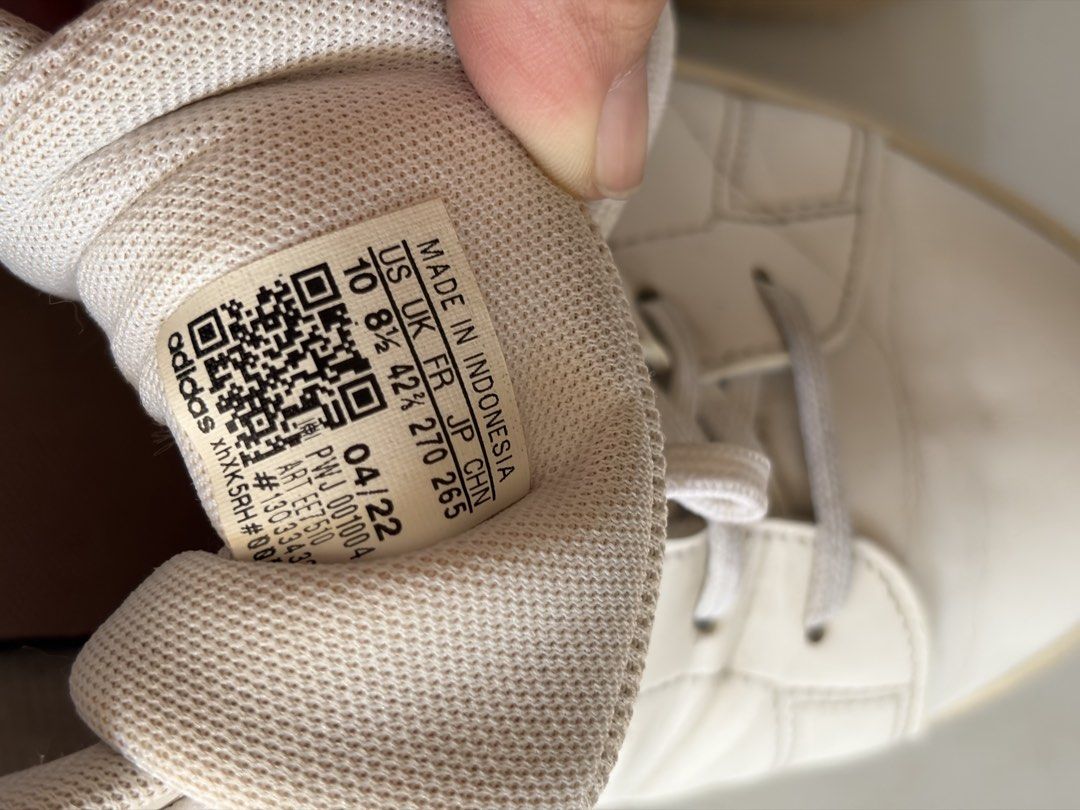 ADIDAS Advantage Base (Category: Sneakers) located in Manila. Submitted by getemallout (Listing ID 1464412409, Image 3). Description: ❤️‍🔥 Pre-loved item ADIDAS Originals Advantage Base White/Baby Pink (See last pic for size and QR code for verification) 🔍 condition: 9.5/10 ❗️only needs cleaning 🚚 shipping fee shouldered by buyer Free SF around Malolos, Bulacan ❗️.
