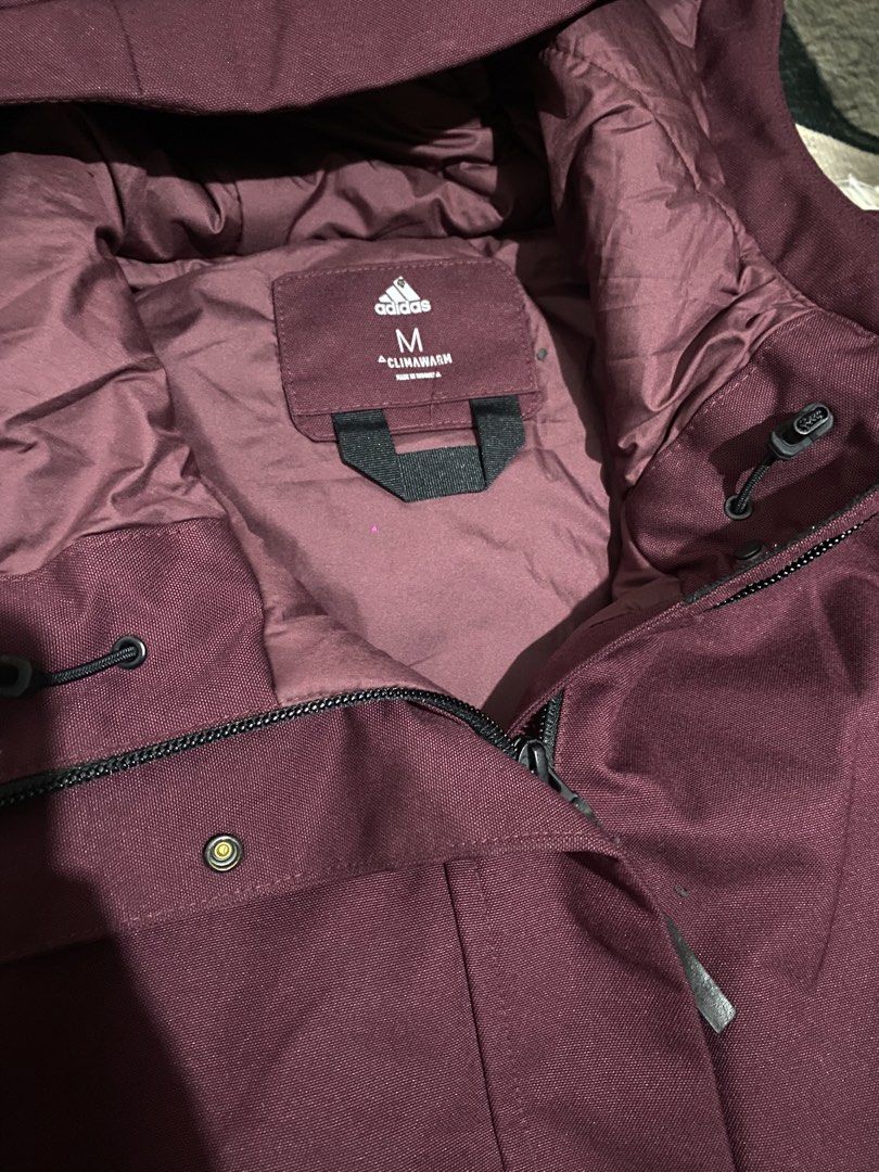 Adidas puffer jacket (Category: Coats, Jackets and Outerwear) located in Baguio. Submitted by jelaitrift (Listing ID 1464561123, Image 2). Description: Bagong bago With drawstring .
