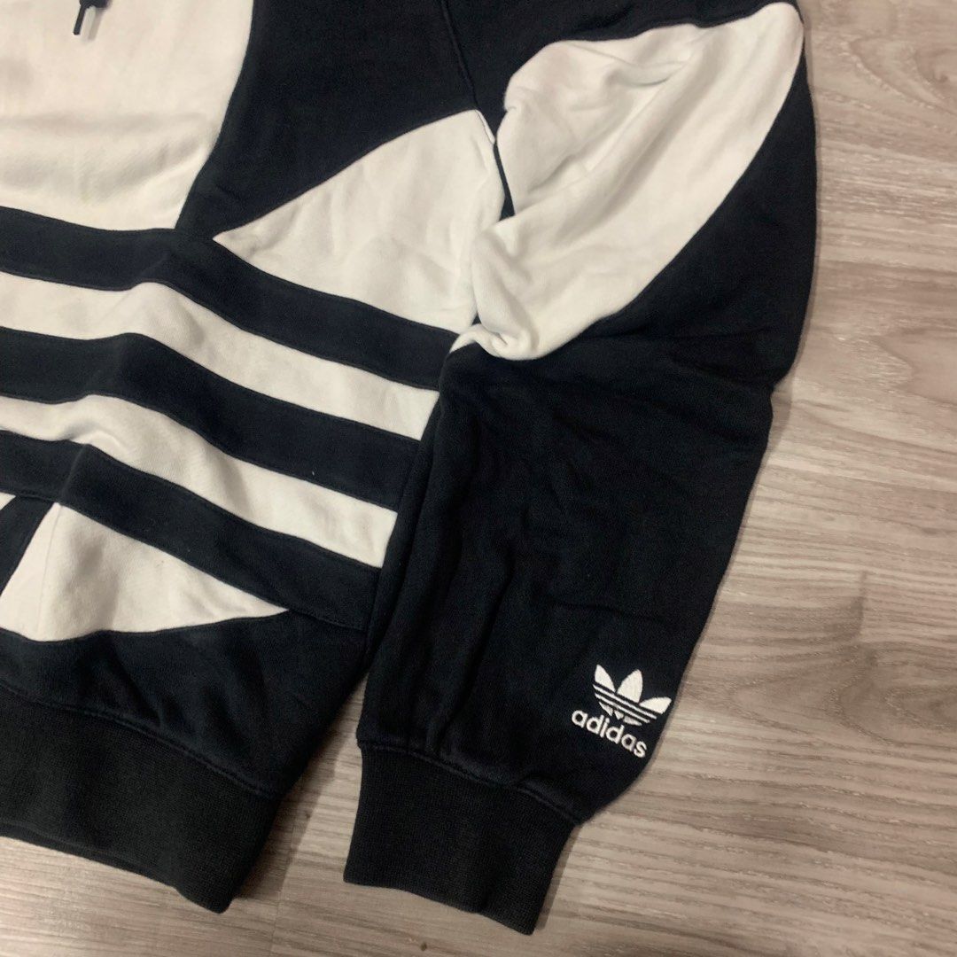 Adidas trefoil biglogo (Category: Activewear) located in Cavite. Submitted by yobubsss (Listing ID 1464557116, Image 2). Description: Size Xs 21w 27L Good condition No issue.