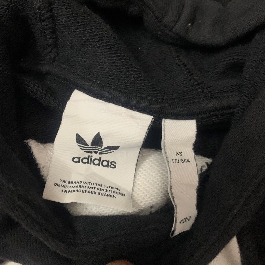 Adidas trefoil biglogo (Category: Activewear) located in Cavite. Submitted by yobubsss (Listing ID 1464557116, Image 3). Description: Size Xs 21w 27L Good condition No issue.
