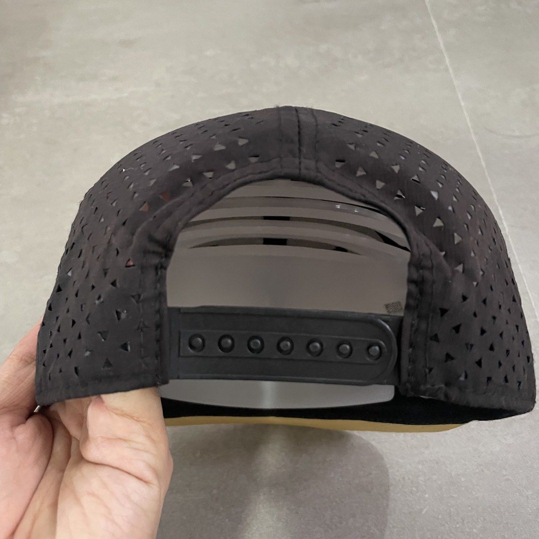 Advent Golf Cap (Category: Caps & Hats) located in Mabalacat. Submitted by goldengarms_ (Listing ID 1464439248, Image 2). Description: Size: One Size Condition: Excellent Color rate: 9.5/10 or better Issue: N/A Price is still negotiable for sure buyer 👍 - Payment thru GCash, Maya or Security Bank 💳 - Shipping via J&T Express 🛩️ Pm us for more details. Thank you! 📩 .