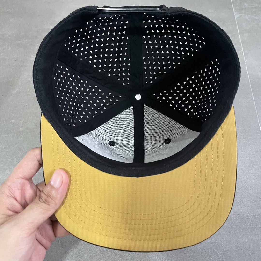 Advent Golf Cap (Category: Caps & Hats) located in Mabalacat. Submitted by goldengarms_ (Listing ID 1464439248, Image 3). Description: Size: One Size Condition: Excellent Color rate: 9.5/10 or better Issue: N/A Price is still negotiable for sure buyer 👍 - Payment thru GCash, Maya or Security Bank 💳 - Shipping via J&T Express 🛩️ Pm us for more details. Thank you! 📩 .