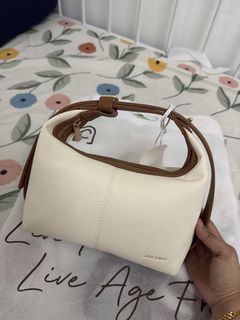 (Category: ) located in . Submitted by wardrobesales1 (Listing ID 1464368478, Image 1). Description: .
