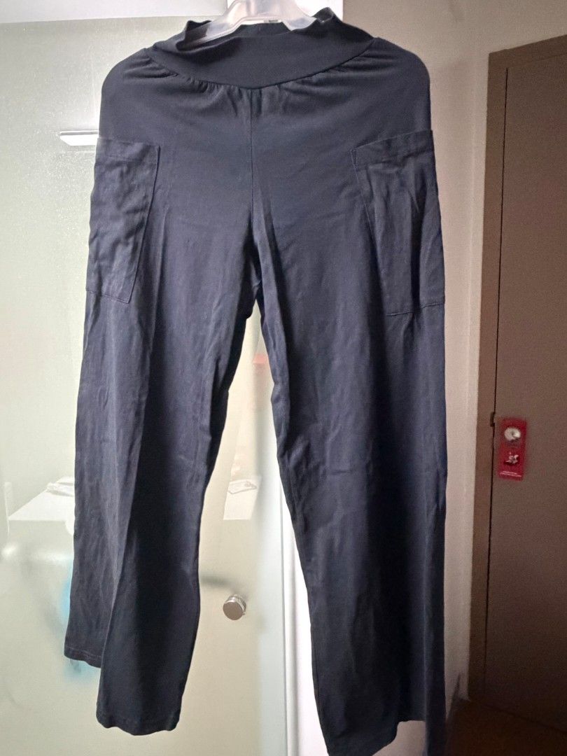 Agnes b. Paris (Category: Activewear) located in Manila. Submitted by olxph_966057981 (Listing ID 1464357773, Image 3). Description: - Brand: Agnes b. Paris - Color: Black - Style: Wide leg pants - Features: Comfortable and stylish - Fits medium to large.