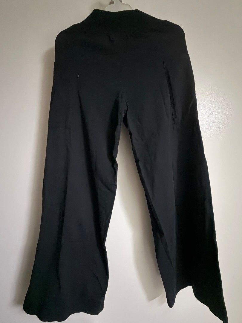 Agnes b. Paris (Category: Activewear) located in Manila. Submitted by olxph_966057981 (Listing ID 1464357773, Image 1). Description: - Brand: Agnes b. Paris - Color: Black - Style: Wide leg pants - Features: Comfortable and stylish - Fits medium to large.