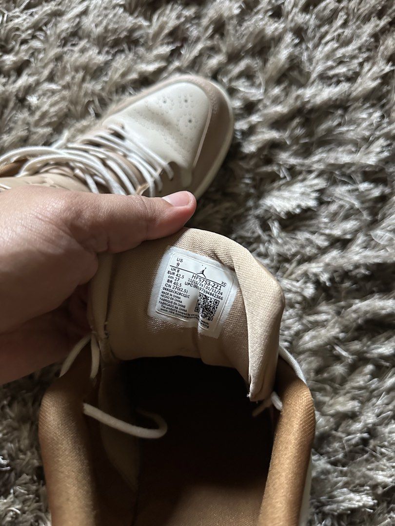 Air Jordan 1 Low SE (Category: Sneakers) located in Manila. Submitted by andrew2920 (Listing ID 1464401244, Image 3). Description: - Air Jordan 1 Low SE - Colourway: Hemp/Lt British Tan-Sail - Size: US 9 - Includes original box Reason : di na nagagamit.
