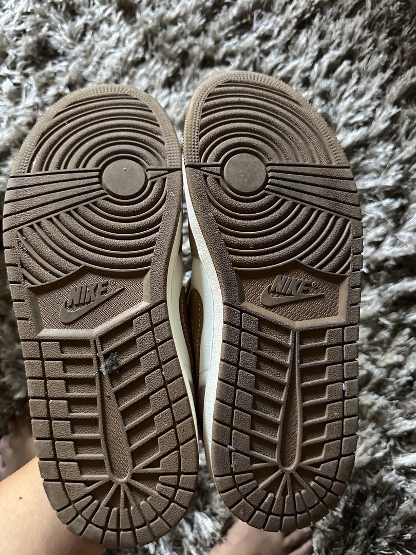 Air Jordan 1 Low SE (Category: Sneakers) located in Manila. Submitted by andrew2920 (Listing ID 1464401244, Image 2). Description: - Air Jordan 1 Low SE - Colourway: Hemp/Lt British Tan-Sail - Size: US 9 - Includes original box Reason : di na nagagamit.