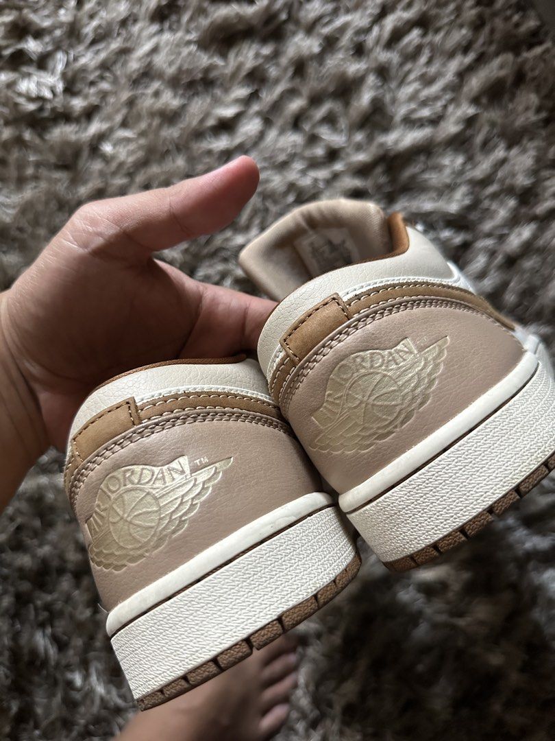 Air Jordan 1 Low SE (Category: Sneakers) located in Manila. Submitted by andrew2920 (Listing ID 1464401244, Image 1). Description: - Air Jordan 1 Low SE - Colourway: Hemp/Lt British Tan-Sail - Size: US 9 - Includes original box Reason : di na nagagamit.