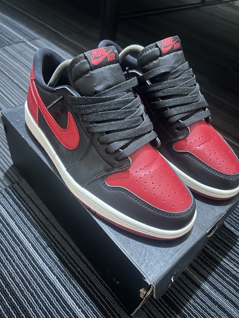Air Jordan 1 Retro Low OG Chicago (Category: Sneakers) located in Muntinlupa City. Submitted by yellafella03501 (Listing ID 1464414290, Image 1). Description: - Classic Air Jordan 1 Low Chicago colorway - Features black, red, and white accents - Size: 8.5 US Men's - Includes original box - A must-have for any sneaker collection.