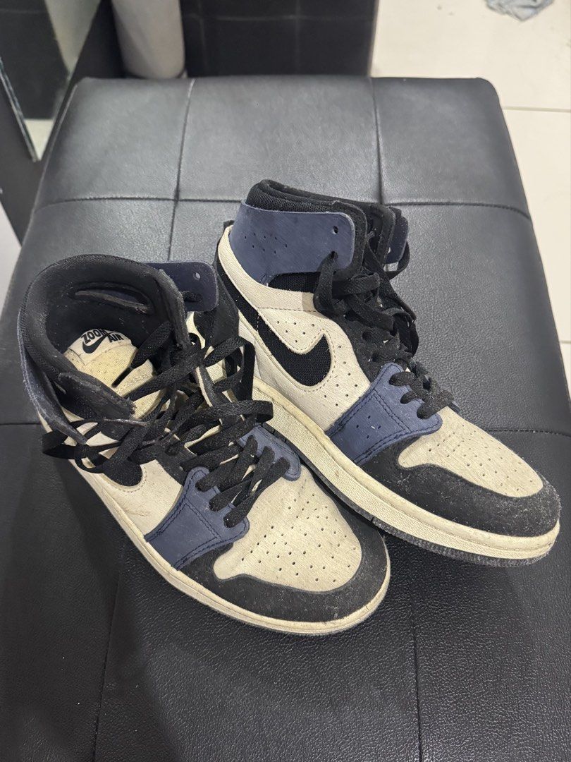 Air Jordan 1 Zoom CMFT 2 (Category: Sneakers) located in Manila. Submitted by isaybelecloset (Listing ID 1464537132, Image 1). Description: size 7.