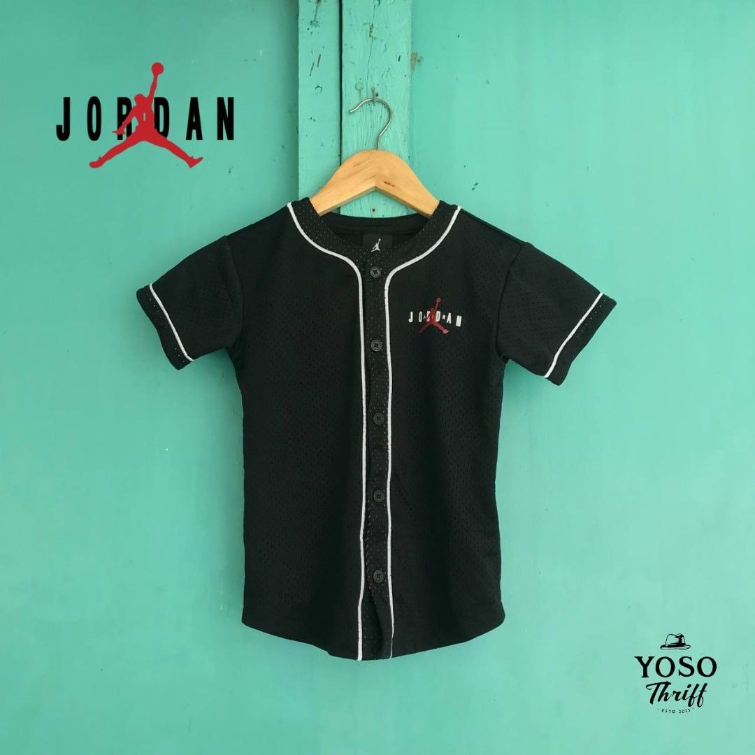 Air Jordan Baseball Jersey Shirt (Category: Activewear) located in Davao. Submitted by yoso22 (Listing ID 1464446156, Image 1). Description: Size: S 4-5yrs on tag (14x18) Color: Black Color rate: 9.5/10🔥 Condition: Very Good Honest Issue: ⚠️hairline print sa likod 📩DM for pics 📍Indangan, Davao City PS: 🚫BAWAL SA MAARTE🚫 ‼️Color may vary due to lighting‼️ ‼️PLEASE MANAGE YOUR EXPECTATIONS, UKAY SOURCE PO ITO. So, some issues may not seen and 