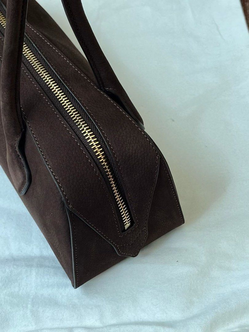 Alaia Le Teckel Brown in Nubuck (Category: Luxury Bags & Wallets) located in Manila. Submitted by designerarchives.ph (Listing ID 1464474701, Image 3). Description: Actual photos are already uploaded! Eta: 10-15 days 50% dp required Buyer will shoulder local sf Shipping: NCR - Grab/Lalamove Provincial - LBC.
