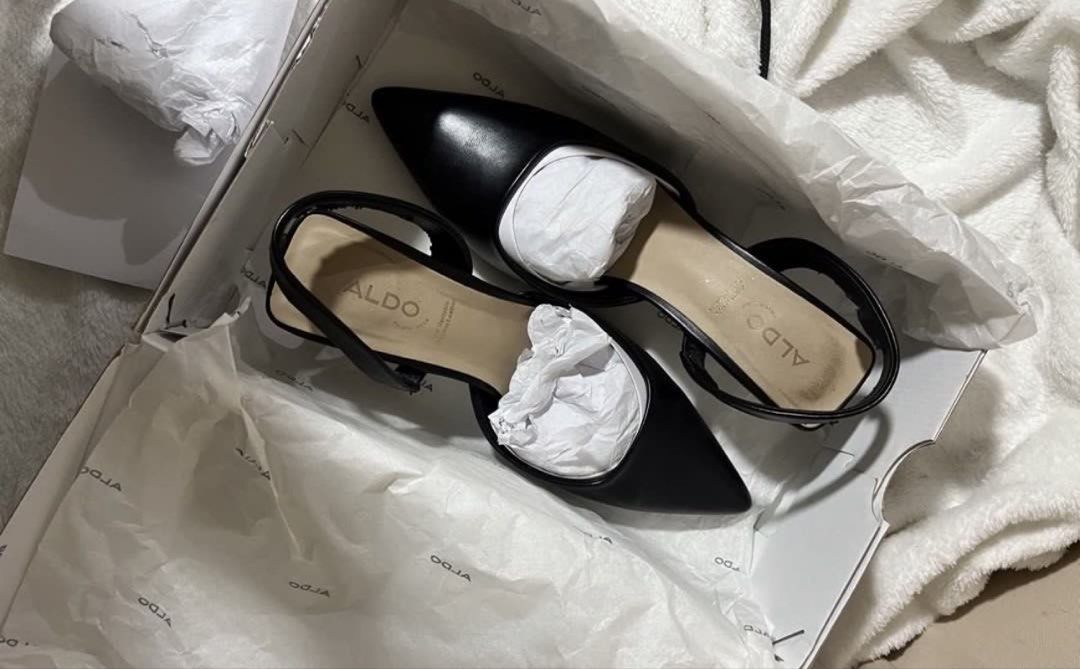 Aldo Black heels (Category: Heels) located in Subic. Submitted by toocutetokeep (Listing ID 1464532410, Image 1). Description: Aldo black slingback heels - Pointed toe design - Small heel - Ankle strap - Aldo logo on insole - Comes with box - With minimal sign of use - Issue: Bakbak sa sling but not really noticeable (Not for maarte). Doesn’t affect the stability naman. Yun lang ang issue kaya selling it low. - Price is negotiable, but no low bal