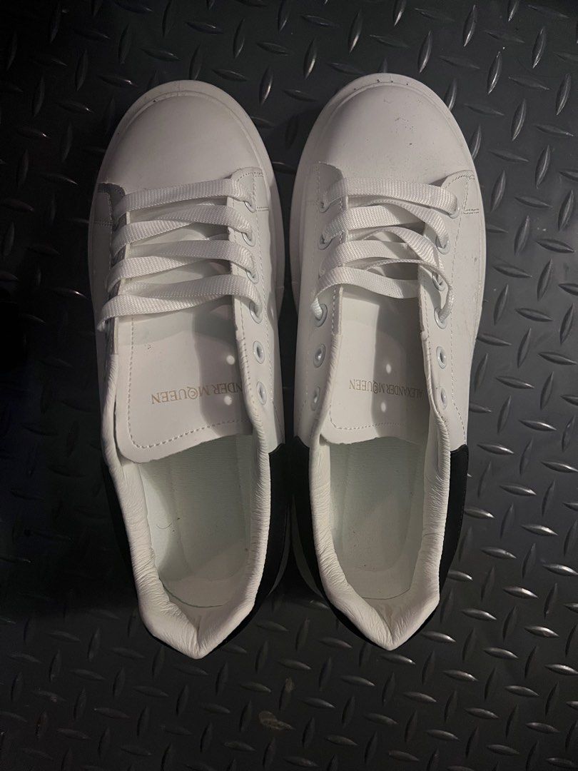 Alexander McQueen Oversized Sneakers White Black (Category: Sneakers) located in Makati City. Submitted by justine.justine (Listing ID 1464484037, Image 3). Description: - Authentic Alexander McQueen sneakers - White leather with black accents - Classic oversized sole design - Size 41 - Ideal for everyday casual wear.