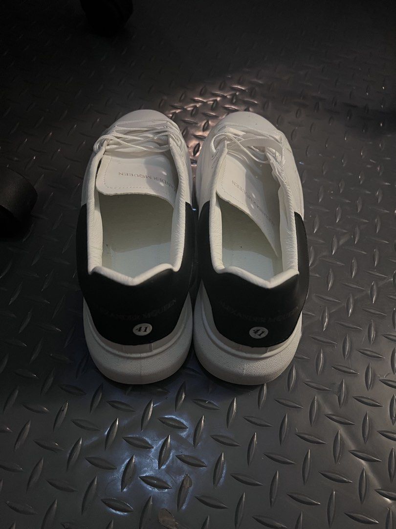 Alexander McQueen Oversized Sneakers White Black (Category: Sneakers) located in Makati City. Submitted by justine.justine (Listing ID 1464484037, Image 2). Description: - Authentic Alexander McQueen sneakers - White leather with black accents - Classic oversized sole design - Size 41 - Ideal for everyday casual wear.