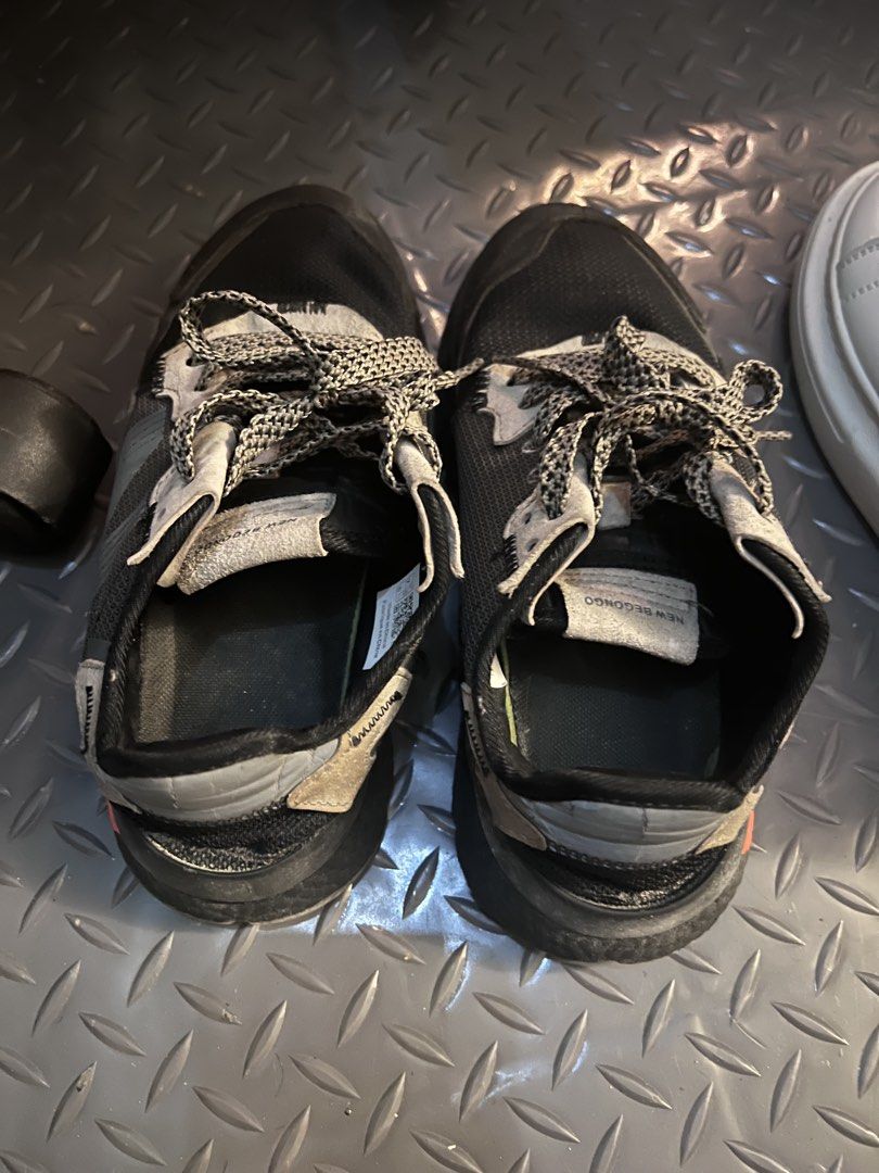 Alexander McQueen Oversized Sneakers White Black (Category: Sneakers) located in Makati City. Submitted by justine.justine (Listing ID 1464484037, Image 1). Description: - Authentic Alexander McQueen sneakers - White leather with black accents - Classic oversized sole design - Size 41 - Ideal for everyday casual wear.