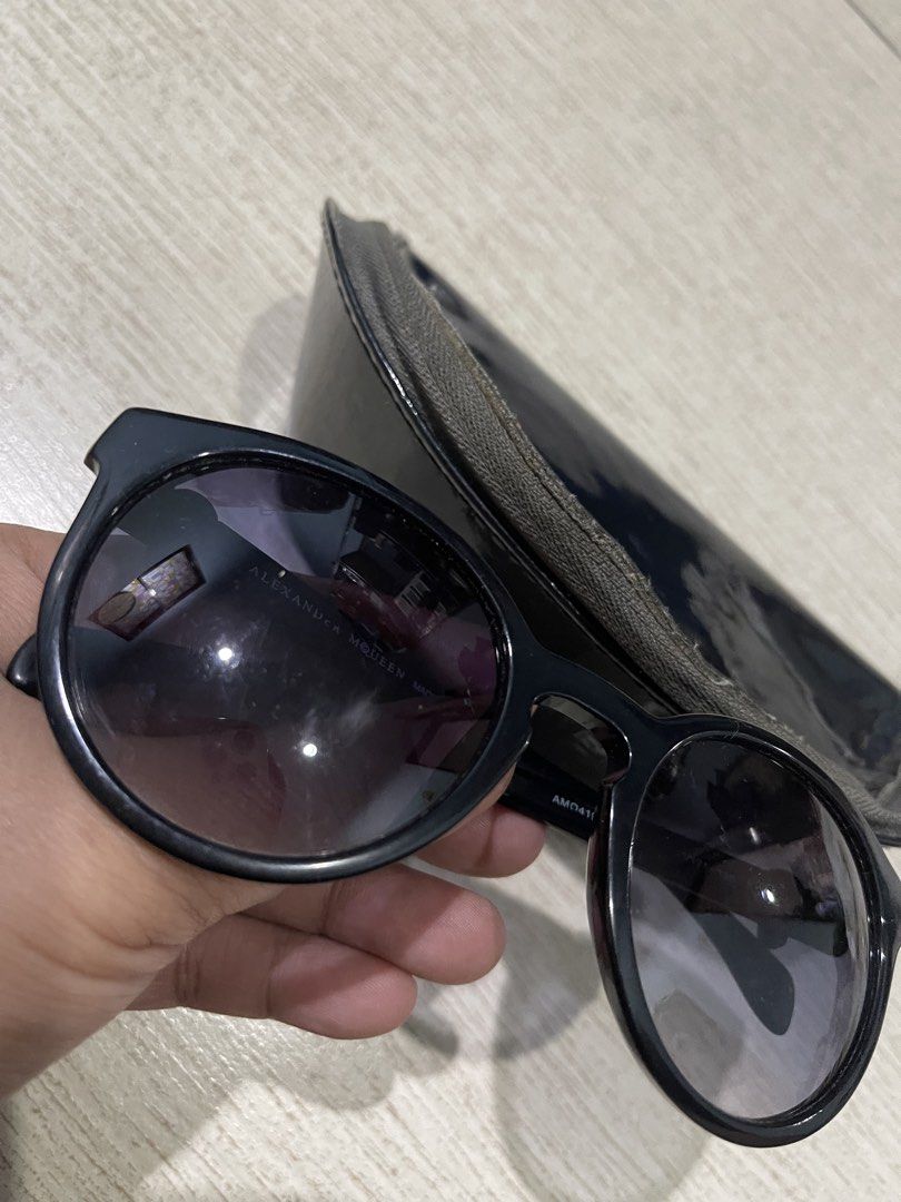 Alexander McQueen Sunglasses with Case (Category: Sunglasses & Eyewear) located in Cagayan de Oro. Submitted by littlegirlsdepot (Listing ID 1464493932, Image 2). Description: .