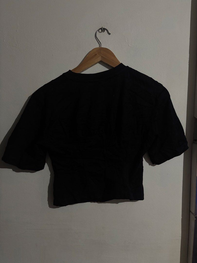 Alexander Wang Black Cropped T-Shirt (Category: Shirts) located in Naga. Submitted by ajrc.shop (Listing ID 1464501599, Image 2). Description: Alexander Wang Zipper Tee ✅Size: S ✅Width: 15 ✅Length: 17 ✅Color Rate: 9/10 ✅Issue: None ✅Need Wash ✅Location: Bicol Naga City, Camarines Sur ✅Courier: J&T Express/Flash Express ✅MOP: Gcash only.