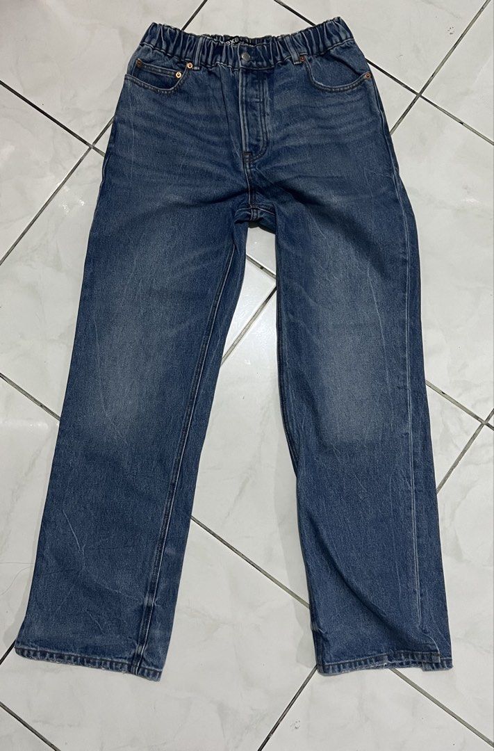 Alexander Wang Oversized Elastic Waistband Jeans (Category: Jeans) located in Manila. Submitted by afterhype (Listing ID 1464387323, Image 3). Description: Alexander Wang - Oversized Elastic Waistband Jeans W 28-36 L 42 R 13.5 T 12 H 9.
