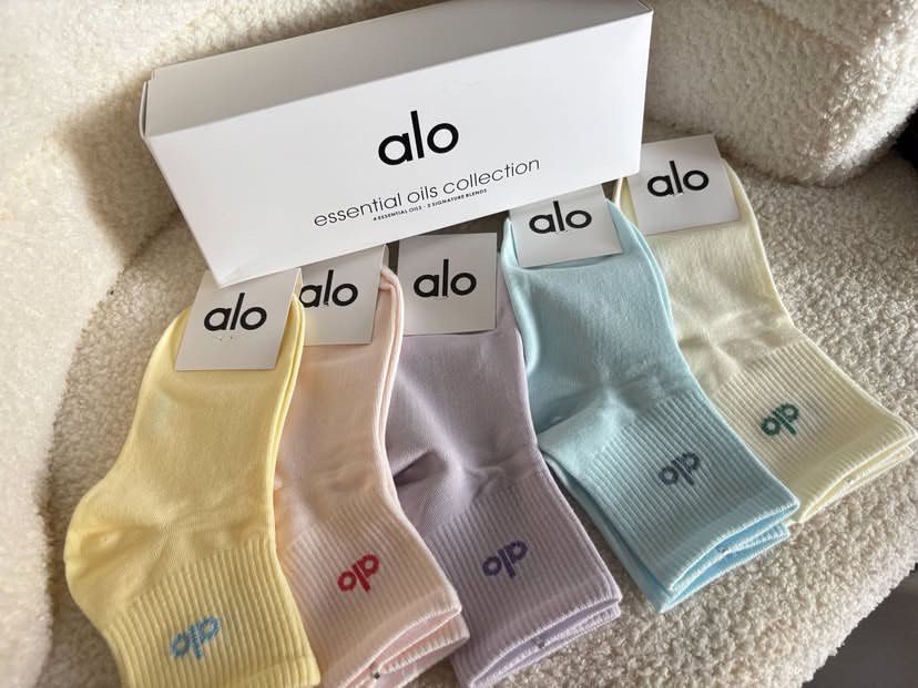 Alo socks ✨ (Category: Socks & Tights) located in Guinobatan. Submitted by jadieee_young22 (Listing ID 1464355267, Image 1). Description: • premium quality 🇻🇳 • 5 pairs in 1 box • with box • actual photos | what you see is what you get • shipping nationwide via tiktok co.