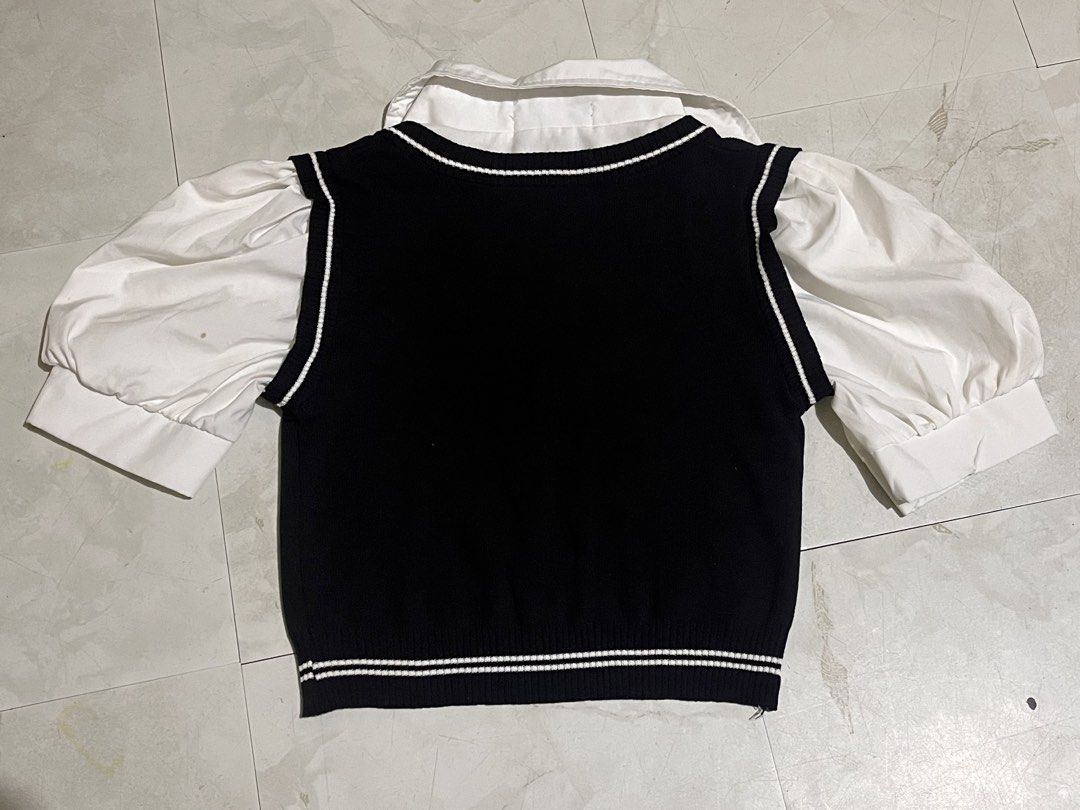 A&M CLOSET Black & White Collared Puff Sleeve Top (Category: Blouses) located in Valenzuela. Submitted by saebiii01 (Listing ID 1464462595, Image 3). Description: has a minimal stain on the back sleeve.