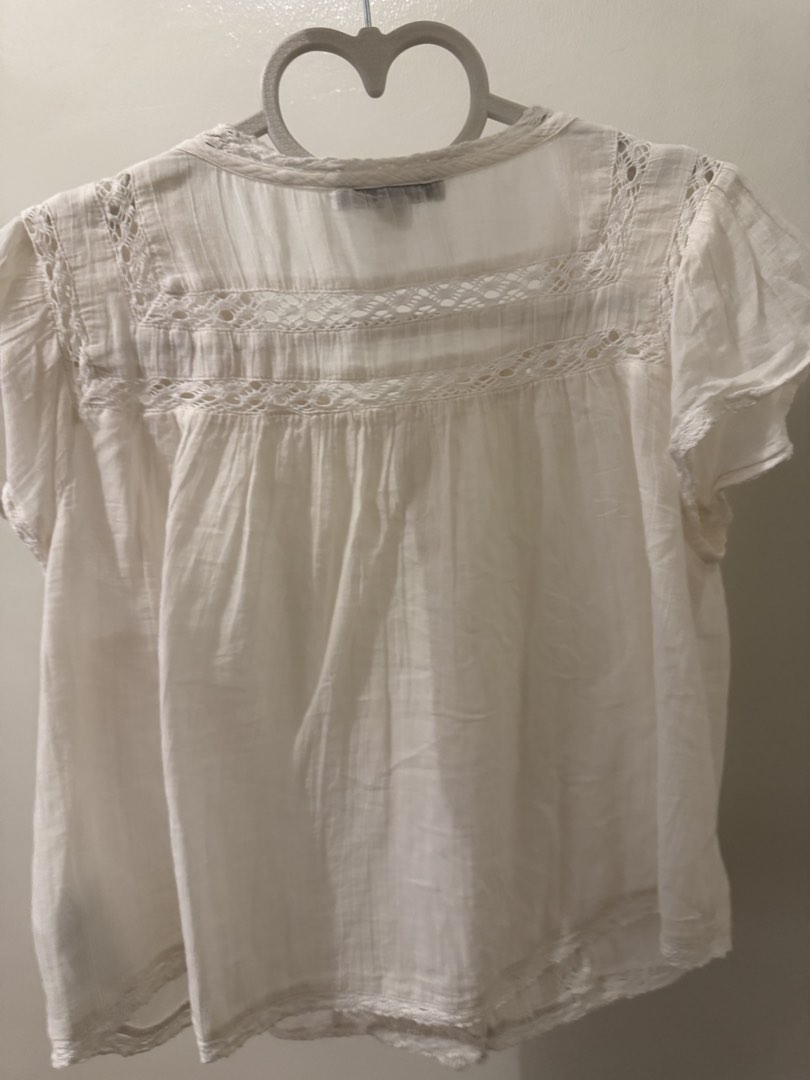 [SOLD] American Eagle Coquette White Lace Top (Category: Blouses) located in Davao. Submitted by charmisokay (Listing ID 1464549188, Image 3). Description: Bought this for about 2k+ Bought in Anerican Eagle Store Can fit up to Semi-Medium Can Meet-up Taft area.
